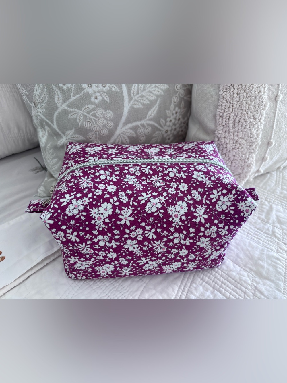 NWT magenta floral cosmetic bag zipper top tabs